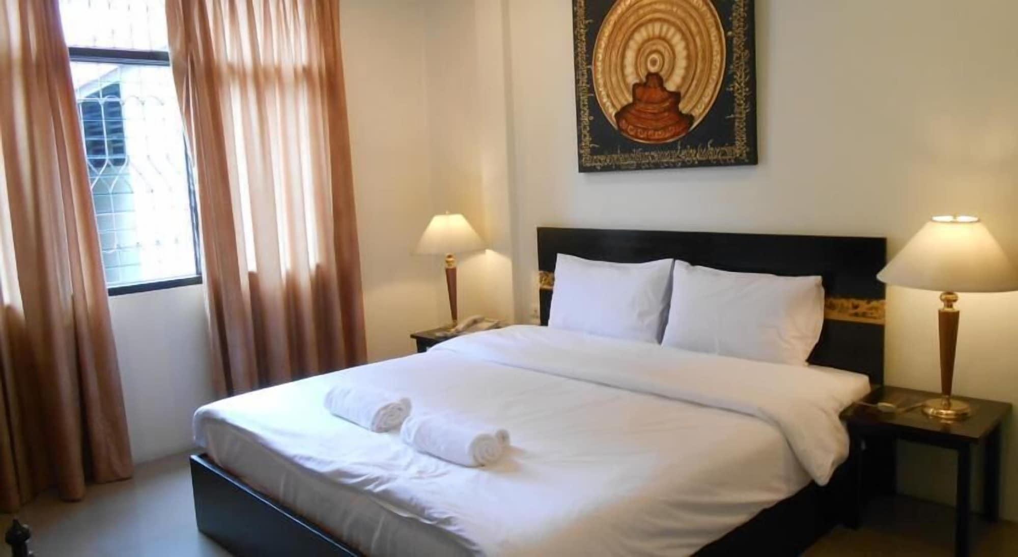 בנגקוק The Bang Khun Phrom Suites מראה חיצוני תמונה