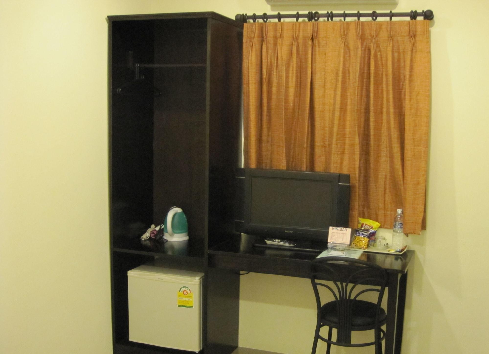 בנגקוק The Bang Khun Phrom Suites מראה חיצוני תמונה