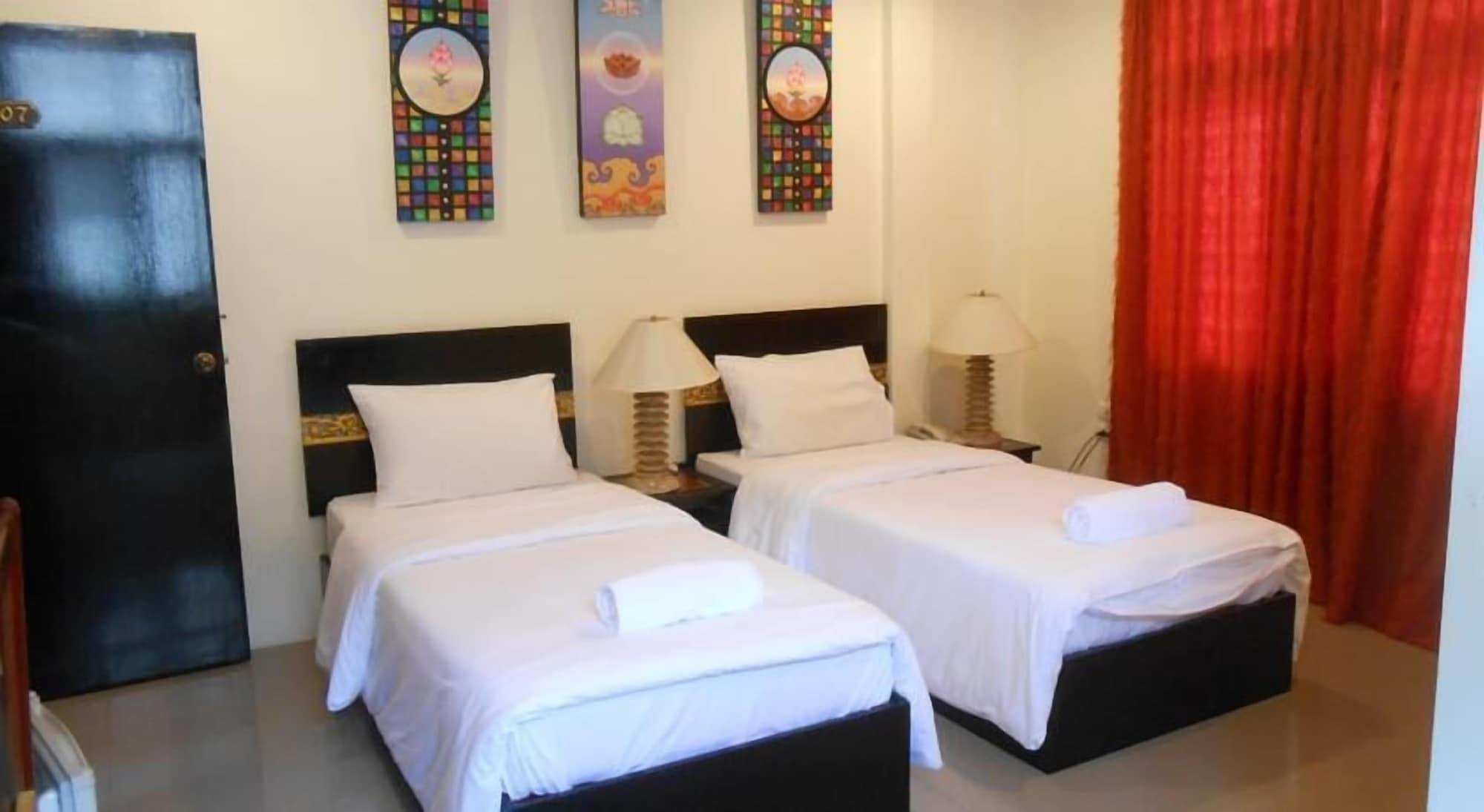 בנגקוק The Bang Khun Phrom Suites מראה חיצוני תמונה
