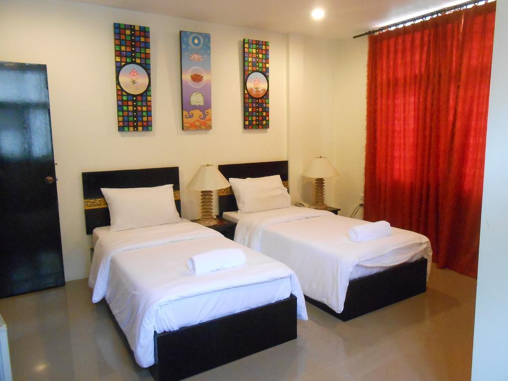 בנגקוק The Bang Khun Phrom Suites מראה חיצוני תמונה